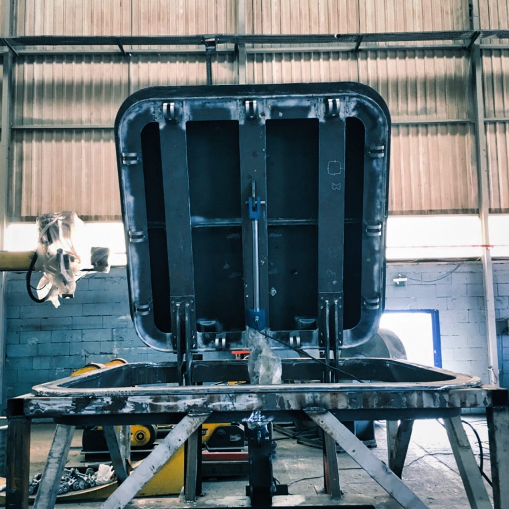N082-83 SEASPAN HATCH FABRICATION (QN151)